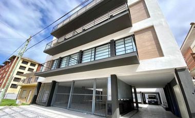 Departamento de dos amb en alquiler con cochera.