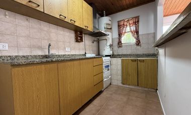 Casa Tipo PH de 3 ambientes con garage en Villa Sarmiento