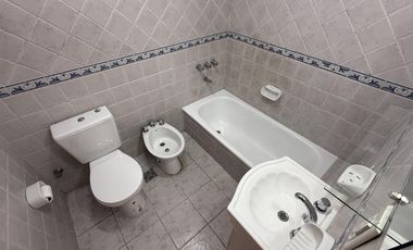 Casa Tipo PH de 3 ambientes con garage en Villa Sarmiento
