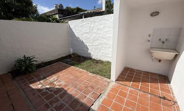 Casa Tipo PH de 3 ambientes con garage en Villa Sarmiento