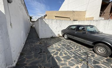 Casa Tipo PH de 3 ambientes con garage en Villa Sarmiento