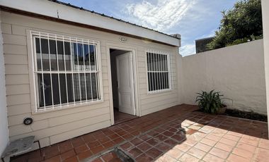 Casa Tipo PH de 3 ambientes con garage en Villa Sarmiento