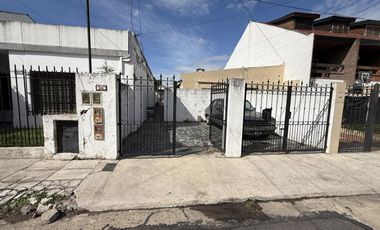 Casa Tipo PH de 3 ambientes con garage en Villa Sarmiento