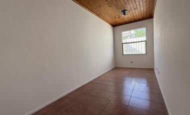 Casa Tipo PH de 3 ambientes con garage en Villa Sarmiento