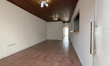 Casa Tipo PH de 3 ambientes con garage en Villa Sarmiento