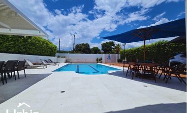 Venta de Casa de 220m² + Piscina en lote de 685m² en Verdesol, Melgar