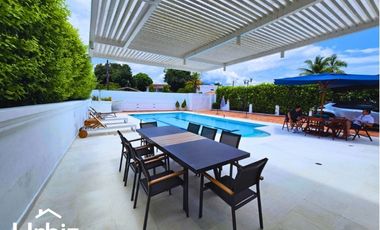 Venta de Casa de 220m² + Piscina en lote de 685m² en Verdesol, Melgar