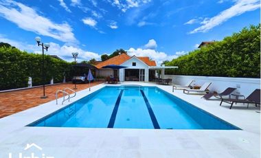 Venta de Casa de 220m² + Piscina en lote de 685m² en Verdesol, Melgar