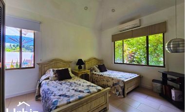 Venta de Casa de 220m² + Piscina en lote de 685m² en Verdesol, Melgar