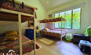 Venta de Casa de 220m² + Piscina en lote de 685m² en Verdesol, Melgar