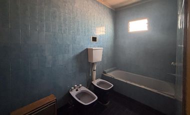 En venta Casa 4 ambientes con Cochera en Munro A Refaccionar