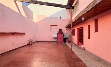 En venta Casa 4 ambientes con Cochera en Munro A Refaccionar