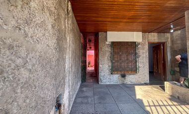 En venta Casa 4 ambientes con Cochera en Munro A Refaccionar