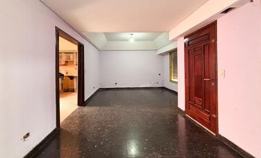 En venta Casa 4 ambientes con Cochera en Munro A Refaccionar