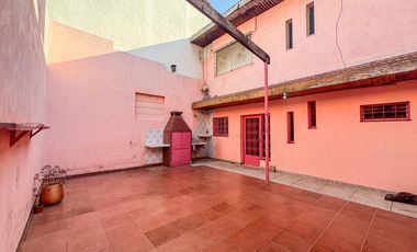 En venta Casa 4 ambientes con Cochera en Munro A Refaccionar