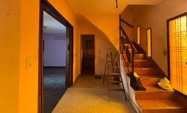 En venta Casa 4 ambientes con Cochera en Munro A Refaccionar