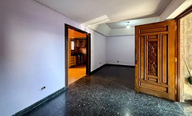 En venta Casa 4 ambientes con Cochera en Munro A Refaccionar