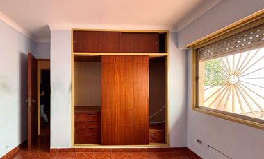 En venta Casa 4 ambientes con Cochera en Munro A Refaccionar