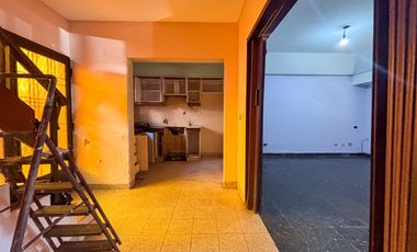 En venta Casa 4 ambientes con Cochera en Munro A Refaccionar