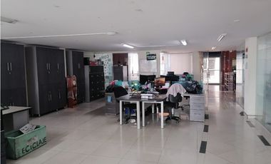 VENTA EDIFICIO MULTISERVICIOS 1.807m²