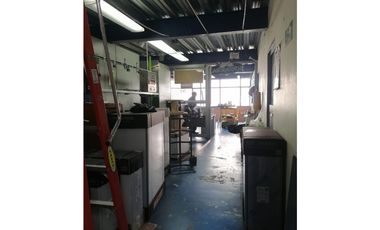 VENTA EDIFICIO MULTISERVICIOS 1.807m²