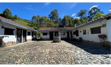 vendo finca la Ceja Antioquia, vía a llano grande 2,7 hectáreas