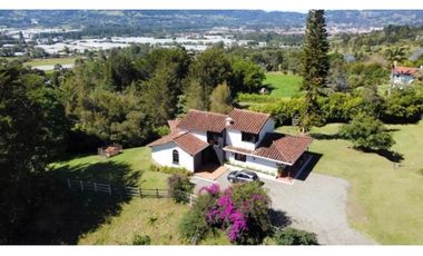 vendo finca la Ceja Antioquia, vía a llano grande 2,7 hectáreas