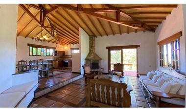 vendo finca la Ceja Antioquia, vía a llano grande 2,7 hectáreas