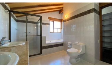vendo finca la Ceja Antioquia, vía a llano grande 2,7 hectáreas