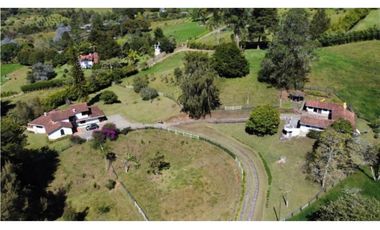 vendo finca la Ceja Antioquia, vía a llano grande 2,7 hectáreas