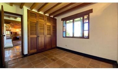 vendo finca la Ceja Antioquia, vía a llano grande 2,7 hectáreas