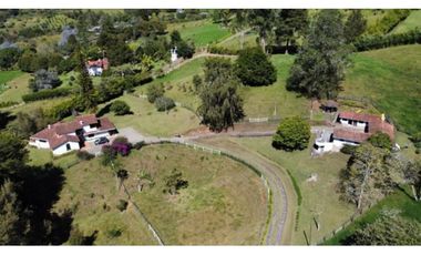 vendo finca la Ceja Antioquia, vía a llano grande 2,7 hectáreas