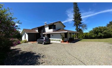vendo finca la Ceja Antioquia, vía a llano grande 2,7 hectáreas