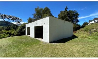 vendo finca la Ceja Antioquia, vía a llano grande 2,7 hectáreas