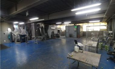 VENTA EDIFICIO MULTISERVICIOS 1.274M²