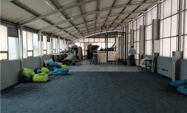 VENTA EDIFICIO MULTISERVICIOS 1.274M²