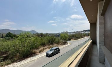 CASA EN VENTA EN SIERRA ALTA 9o SECTOR CARRETERA NACIONAL MONTERREY