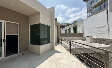CASA EN VENTA EN SIERRA ALTA 9o SECTOR CARRETERA NACIONAL MONTERREY
