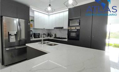 VENTA DE  CASA CAMPESTRE DE DOS PISOS EN RUITOQUE BAJO COD: 828