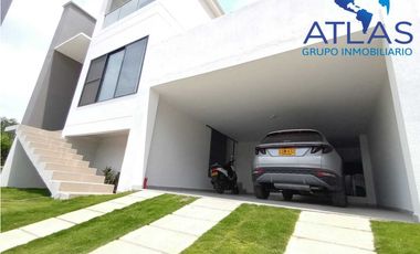 VENTA DE  CASA CAMPESTRE DE DOS PISOS EN RUITOQUE BAJO COD: 828