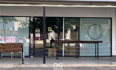 Local 3 en Venta en Av. Constituyentes Playa del Carmen, QR frente a la Comer
