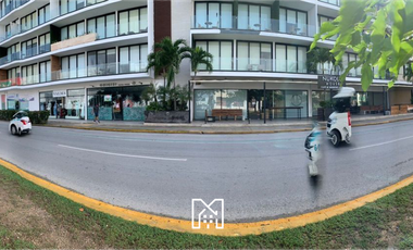 Local 3 en Venta en Av. Constituyentes Playa del Carmen, QR frente a la Comer