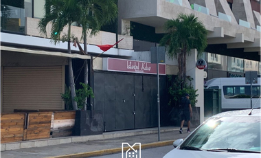 Local 3 en Venta en Av. Constituyentes Playa del Carmen, QR frente a la Comer