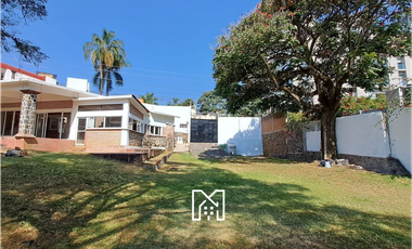 Casa en venta en esquina Sobre Paseo del Conquistador Uso de suelo CCS
