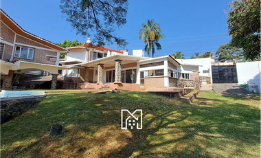 Casa en venta en esquina Sobre Paseo del Conquistador Uso de suelo CCS