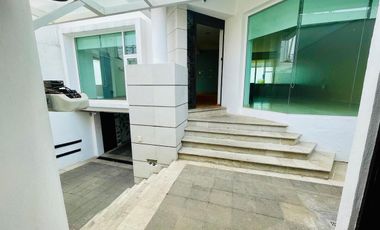 CASA EN RENTA EN LOMAS DE LAS ÁGUILAS FRACCIONAMIENTO CON SEGURIDAD!!!