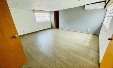 CASA EN RENTA EN LOMAS DE LAS ÁGUILAS FRACCIONAMIENTO CON SEGURIDAD!!!