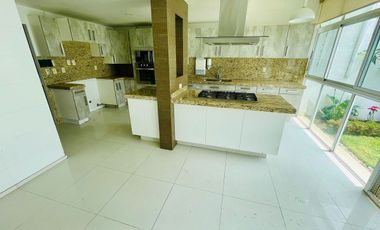 CASA EN RENTA EN LOMAS DE LAS ÁGUILAS FRACCIONAMIENTO CON SEGURIDAD!!!