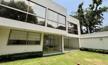 Excelente casa en renta dentro de Jardines en la Montaña, Tlalpan, CDMX.