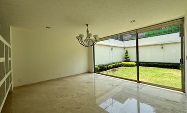 Excelente casa en renta dentro de Jardines en la Montaña, Tlalpan, CDMX.
